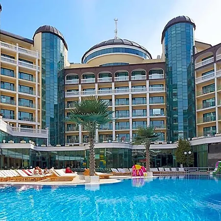 Planeta & Aquapark Free Access Hotel 5*